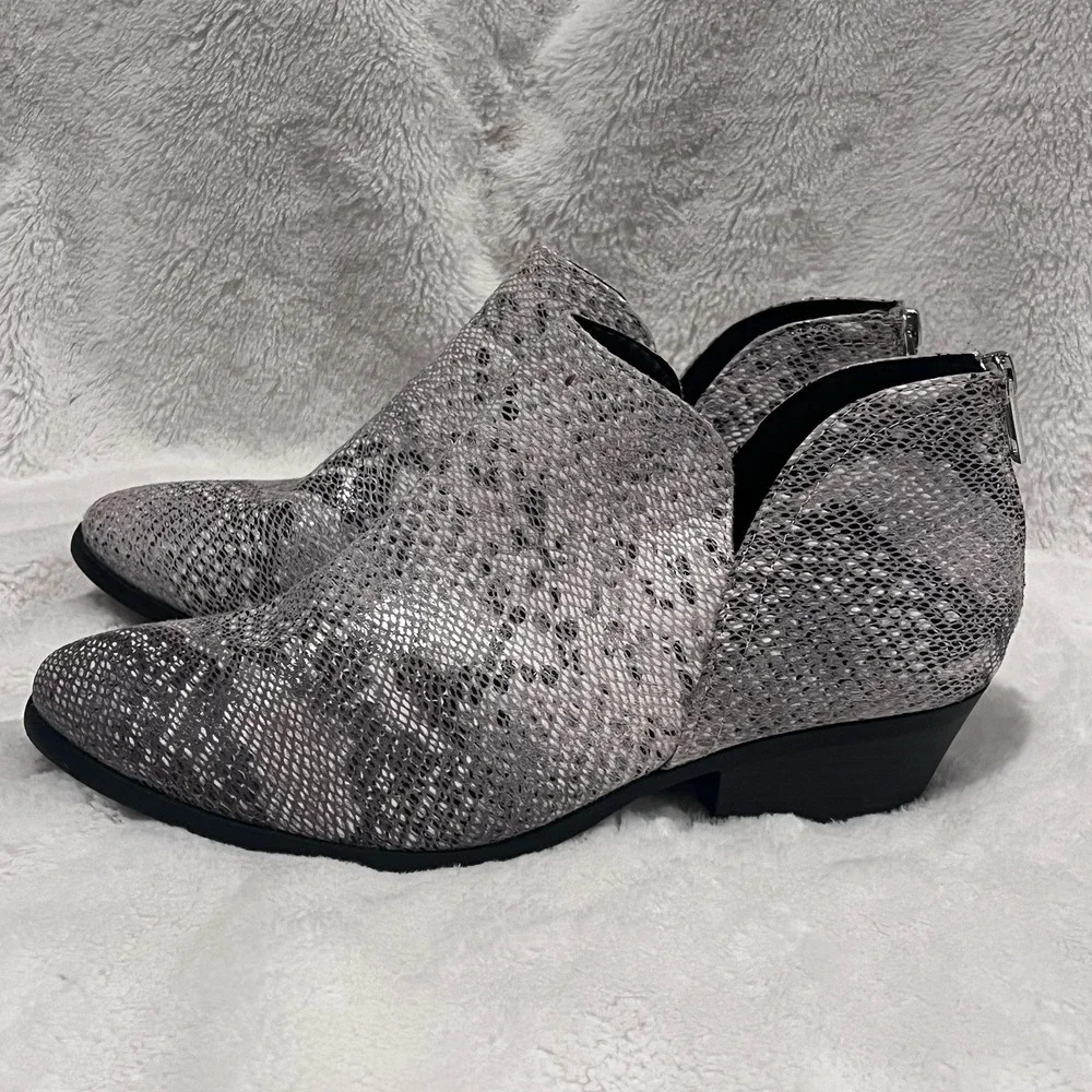 Soda Women's Faux Snakeskin Print Western Boots Ankle Booties Size 8 Kitten Heel